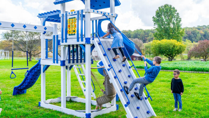 King-Swings-Captains-Castle-Vinyl-Swing-Set-Rock-Wall