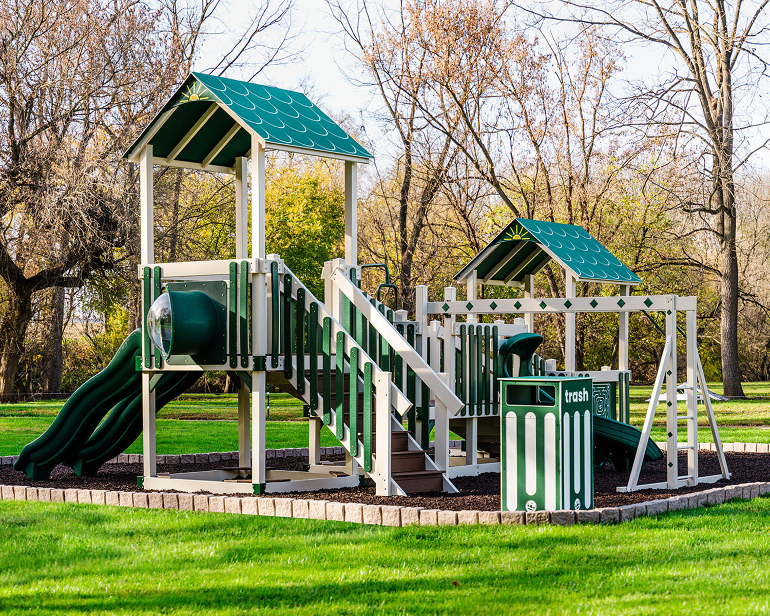 King-Swings-Commercial-Playgrounds-Navigator-Back