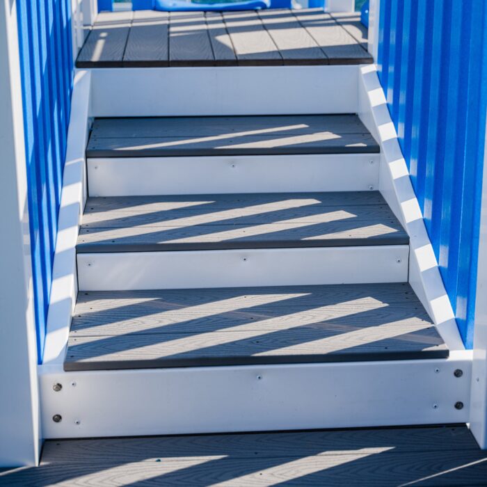 King-Swings-Commercial-Playgrounds-Pioneer-Stairs