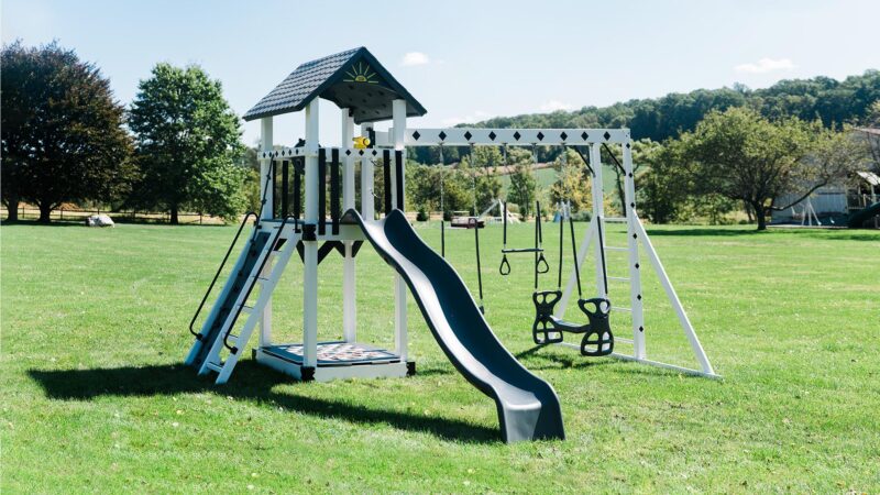 King-Swings-Cubbys-Fort-Vinyl-Swing-Set