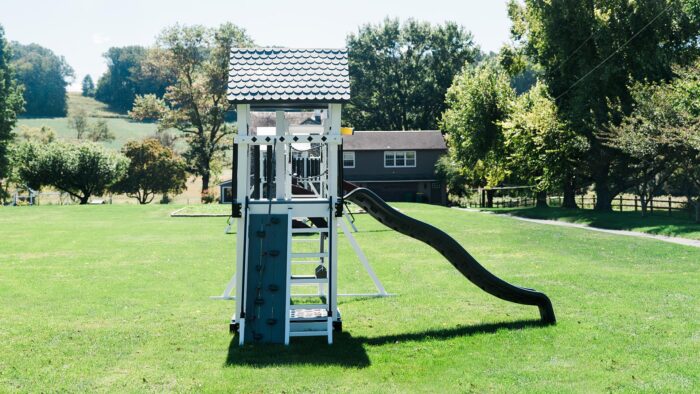 King-Swings-Cubbys-Fort-Vinyl-Swing-Set-Side