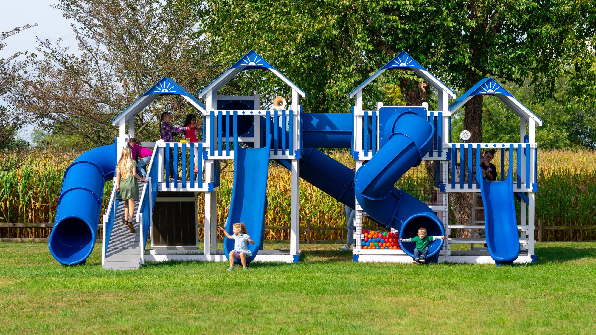 King-Swings-Rocket-Blazer-Xtreme-Vinyl-Swing-Set-Front