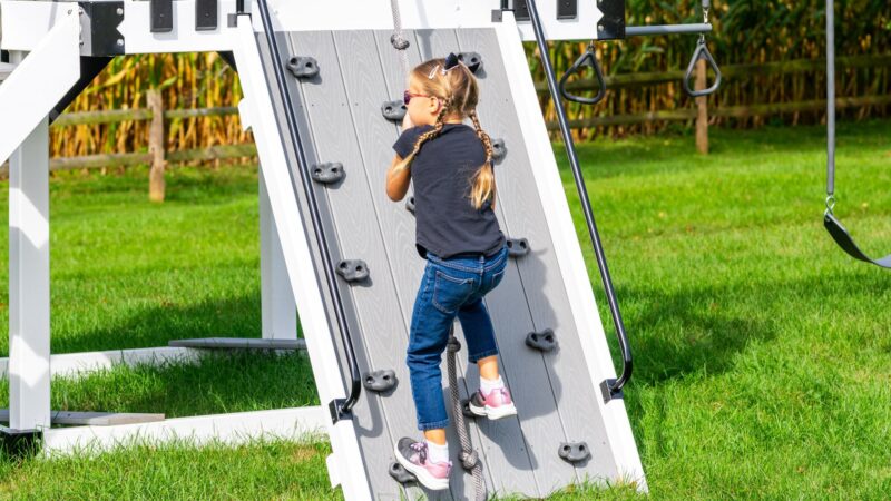 King-Swings-Sea-King-Vinyl-Swing-Set-Rock-Wall