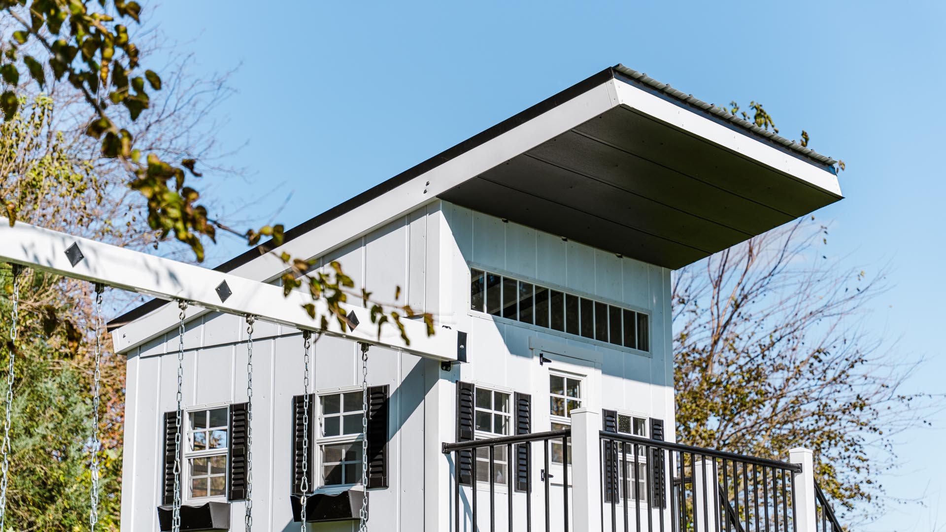 King-Swings-The-Homestead-Playhouse-Roof