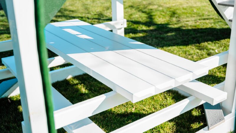 King-Swings-The-Lodge-Playhouse-Bench