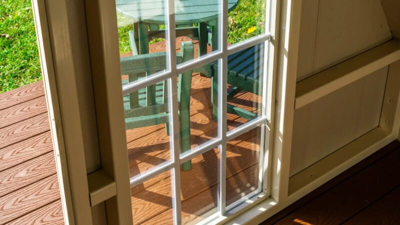 King-Swings-The-Summit-A-Frame-Playset-Windows