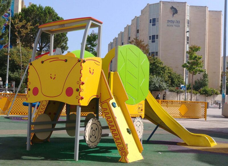 Psagot-Commercial-Playgrounds-Cement-Mixer-Build-Side-Left