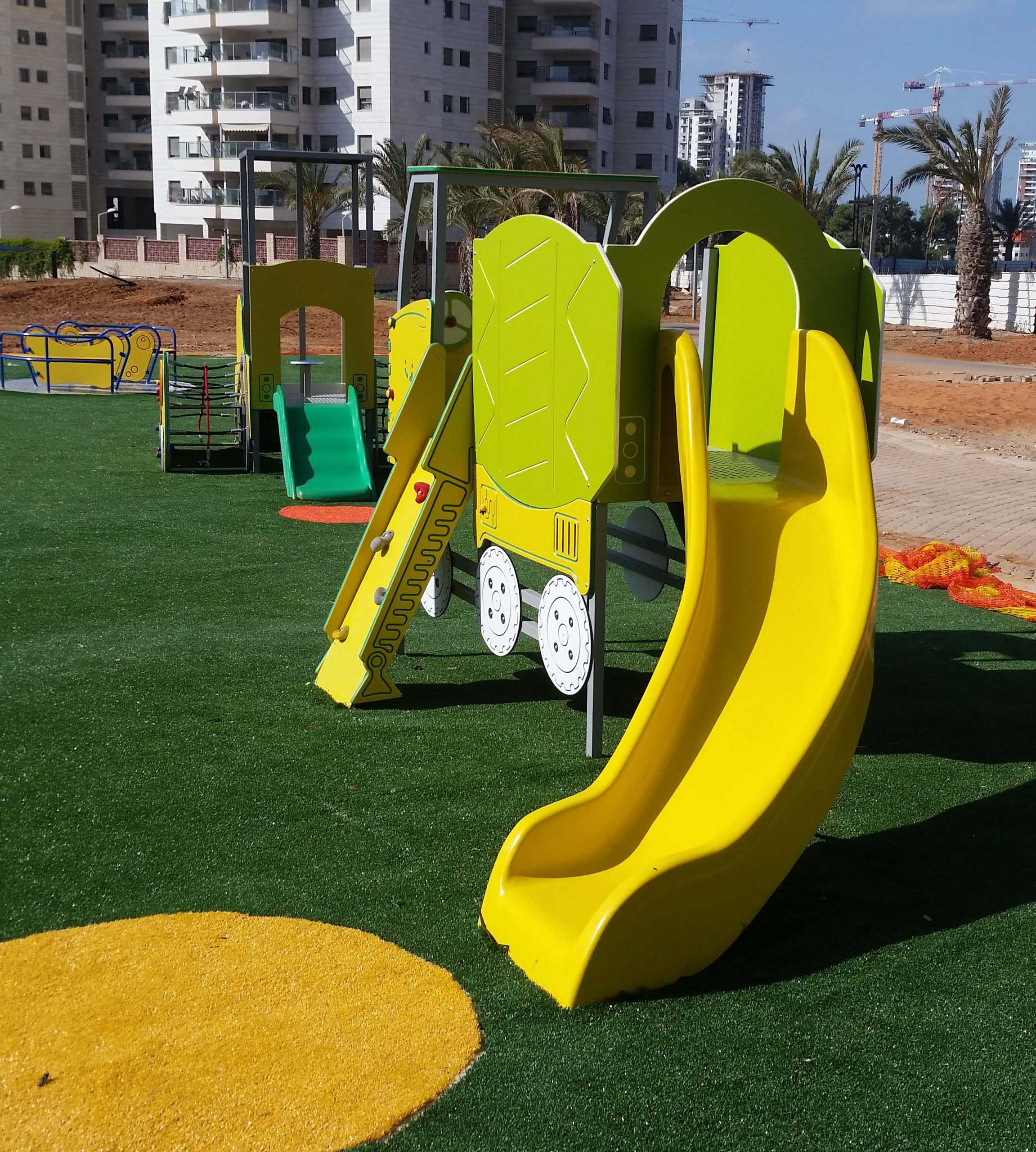 Psagot-Commercial-Playgrounds-Cement-Mixer-Build-Side-Right