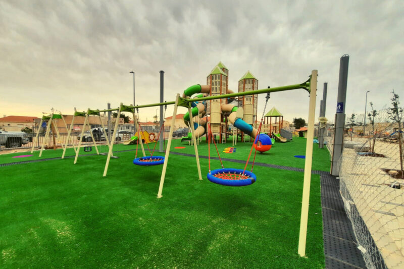 Psagot-Commercial-Playgrounds-Classic-Swing-Set-Build-Side-Right