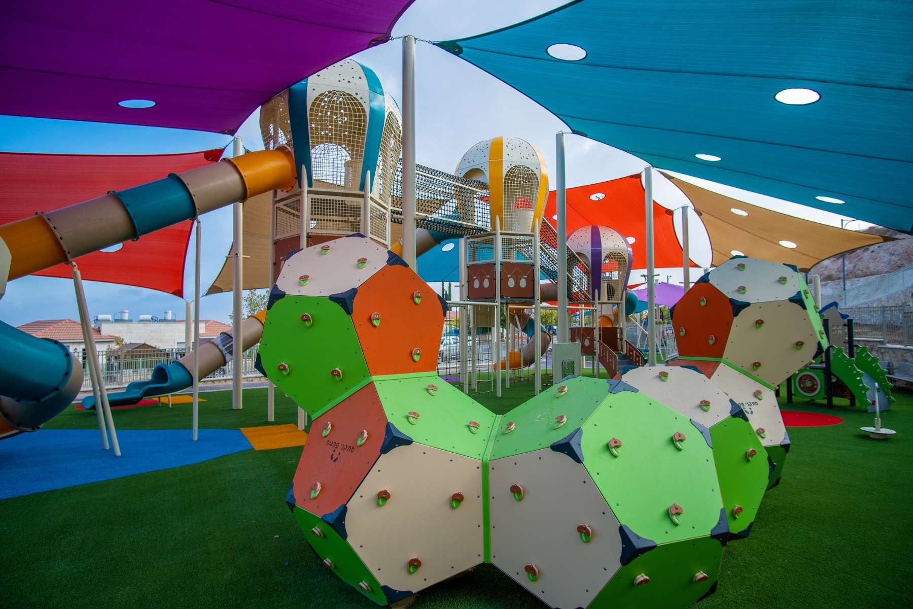 Psagot-Commercial-Playgrounds-Climbing-Rocks-A-Build-1