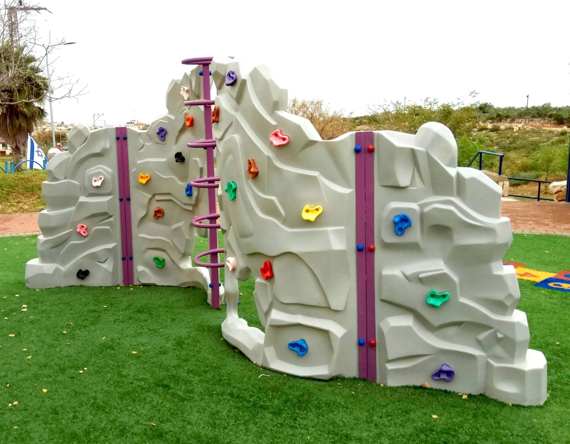 Psagot-Commercial-Playgrounds-Climbing-Wall-B-Build