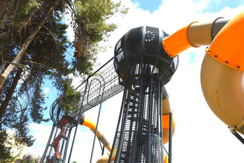 Psagot-Commercial-Playgrounds-Double-Bubble-B-Build-3