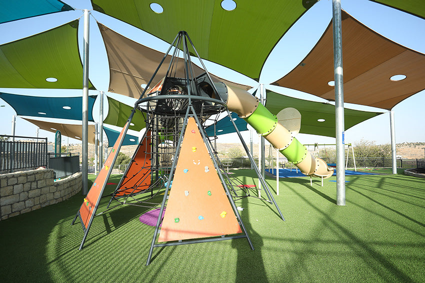 Psagot-Commercial-Playgrounds-Extreme-Pyramid-Back