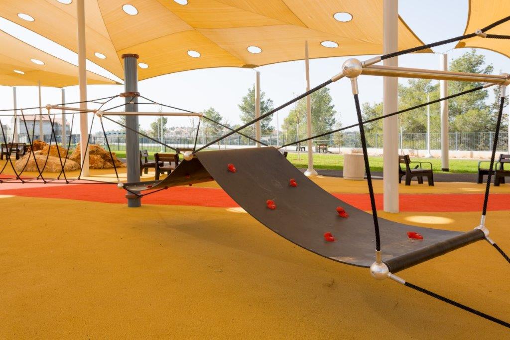 Psagot-Commercial-Playgrounds-GrandeBridge-Build-3