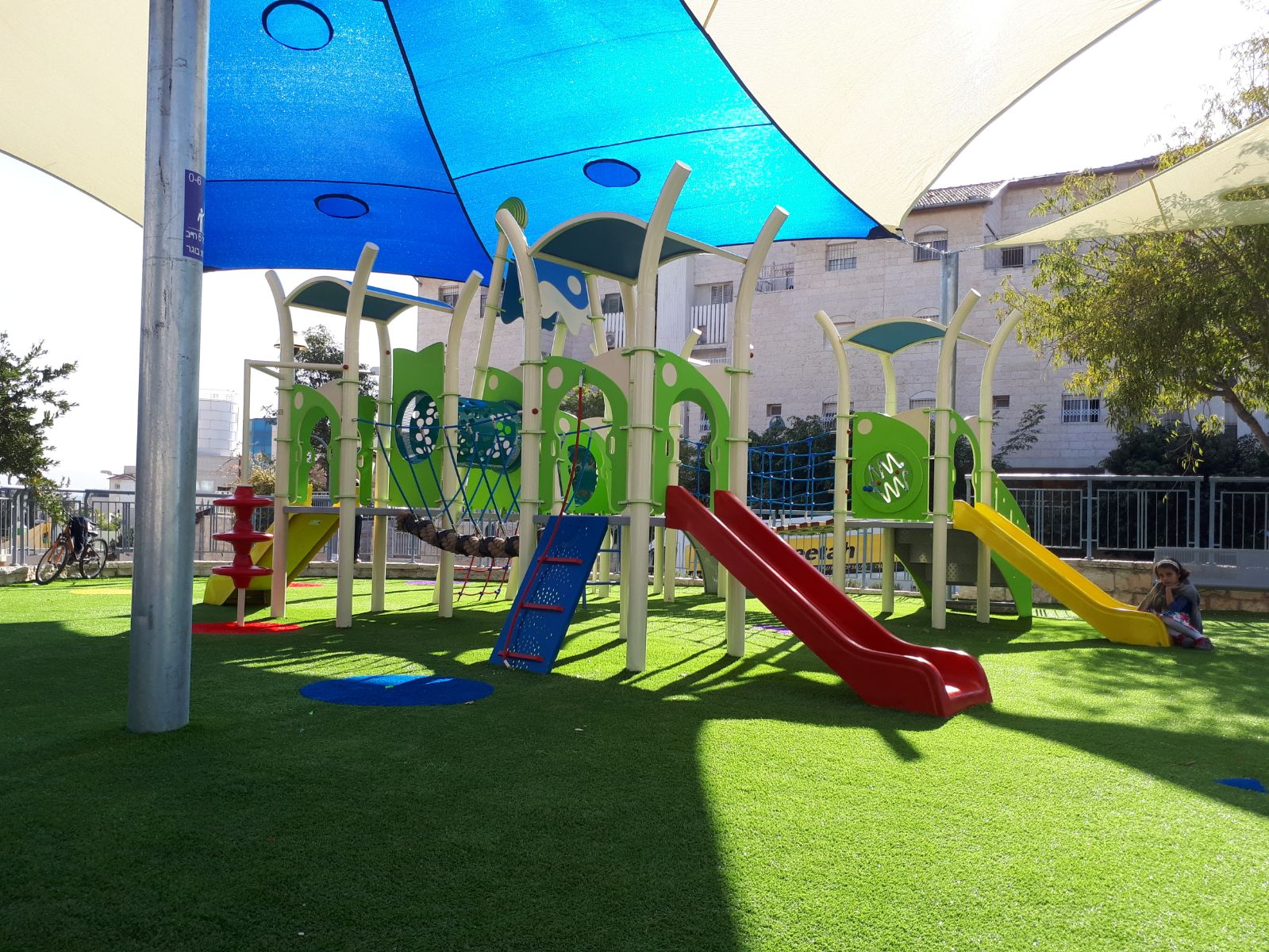 Psagot-Commercial-Playgrounds-Jefferson-City-Build-Side-Right