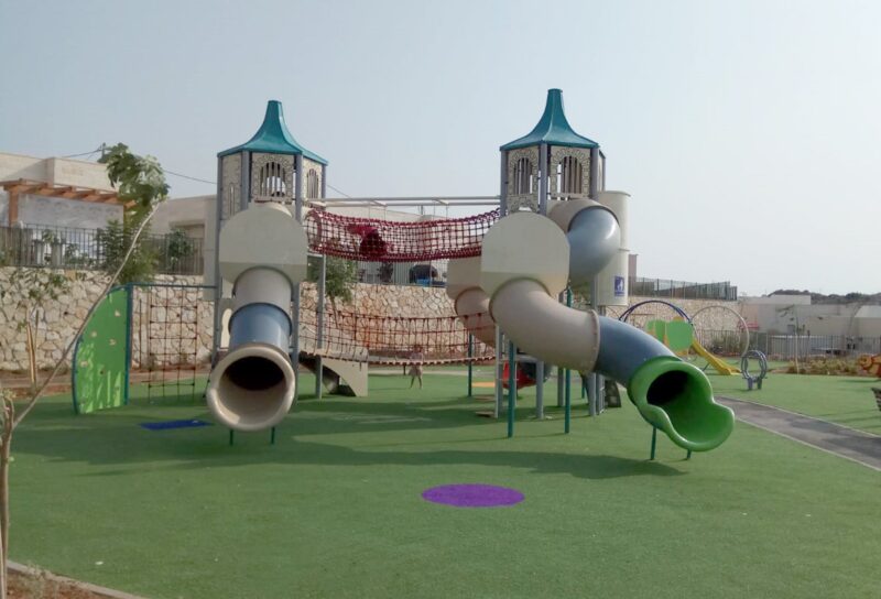 Psagot-Commercial-Playgrounds-Kansas-City-Build-Front