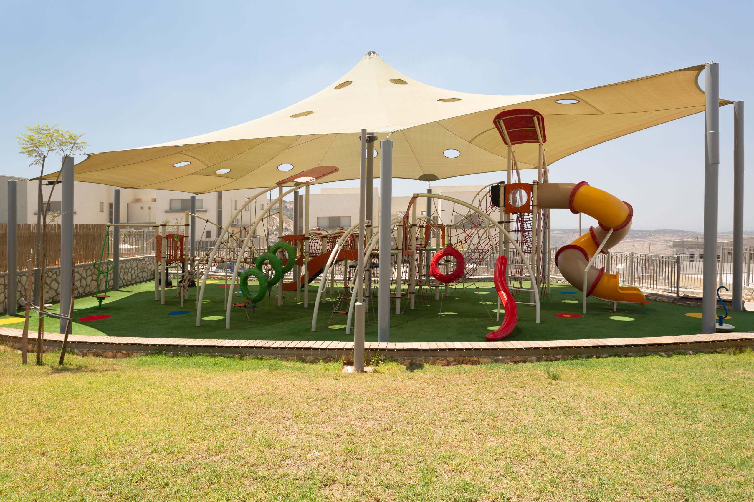 Psagot-Commercial-Playgrounds-Memphis-Build-Front