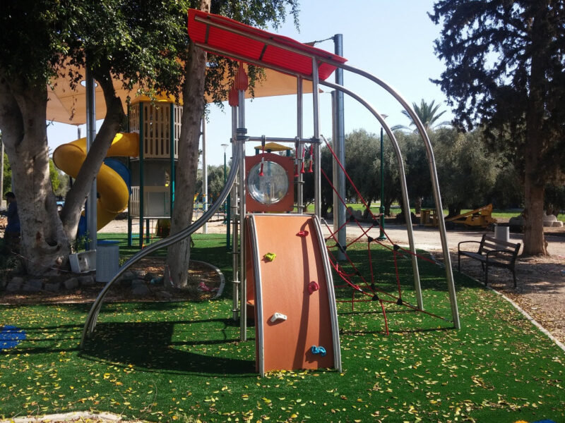 Psagot-Commercial-Playgrounds-Stockton-Build-Front