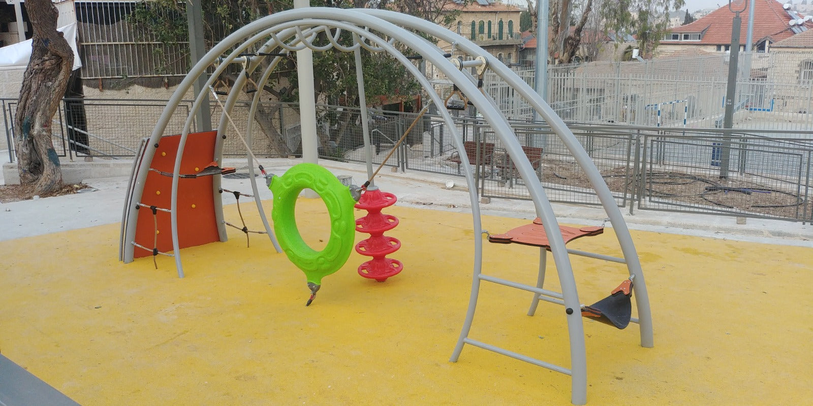 Psagot-Commercial-Playgrounds-The-Canadian-Build