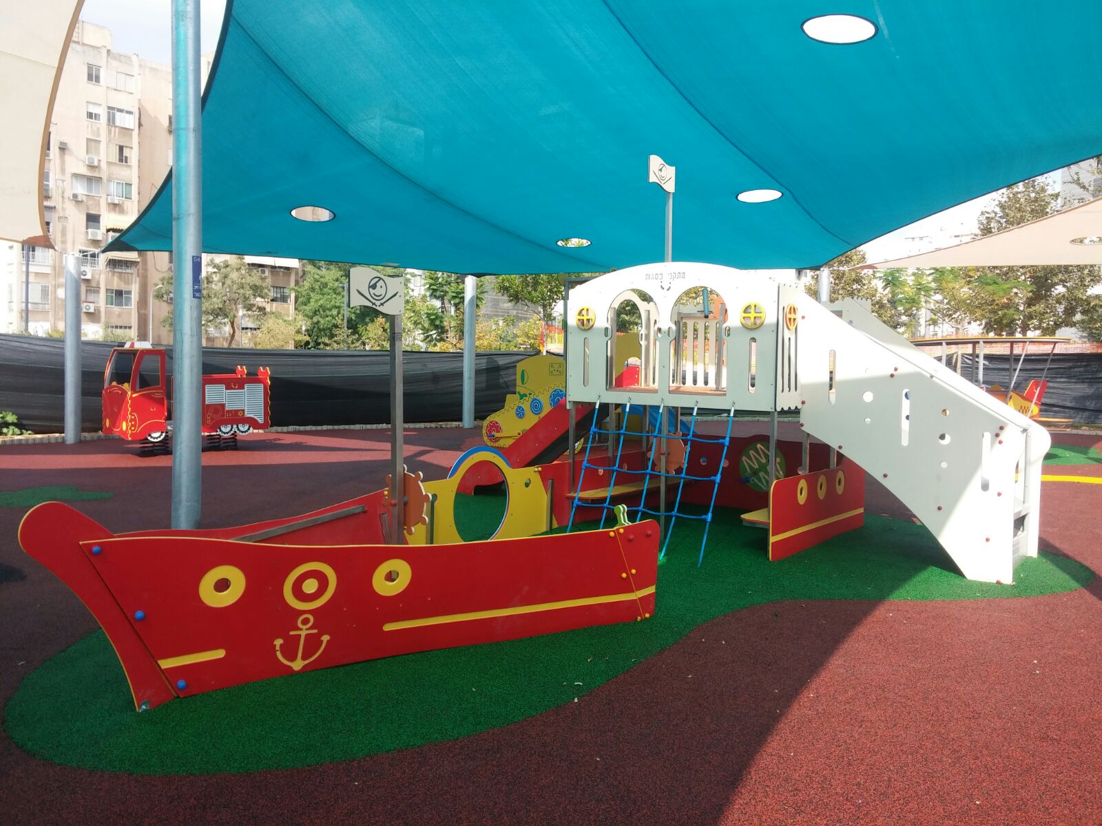 Psagot-Commercial-Playgrounds-The-Mayflower-Build-Side-Left