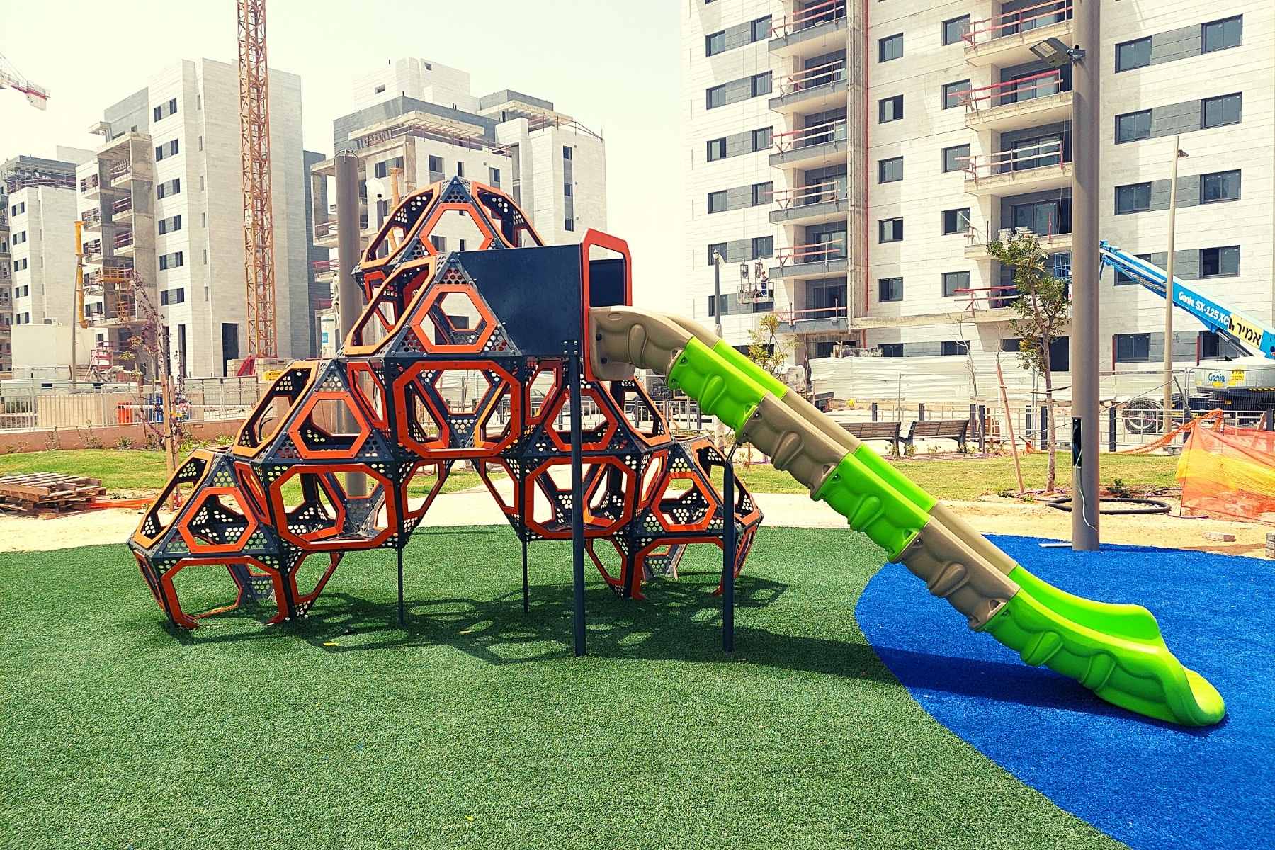 Psagot-Commercial-Playgrounds-The-Missouri-Build-Side-Left