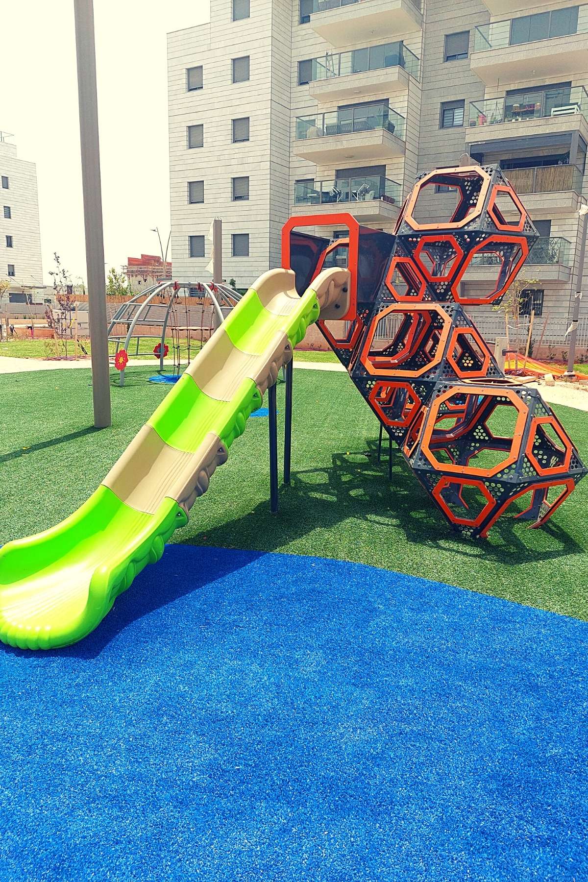 Psagot-Commercial-Playgrounds-The-Missouri-Build-Side-Right