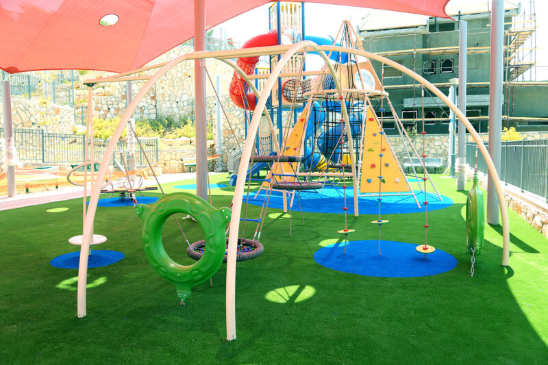 Psagot-Commercial-Playgrounds-The-Snake-Build-2