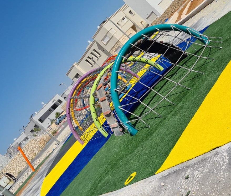 Psagot-Commercial-Playgrounds-The-Yukon-Build-2