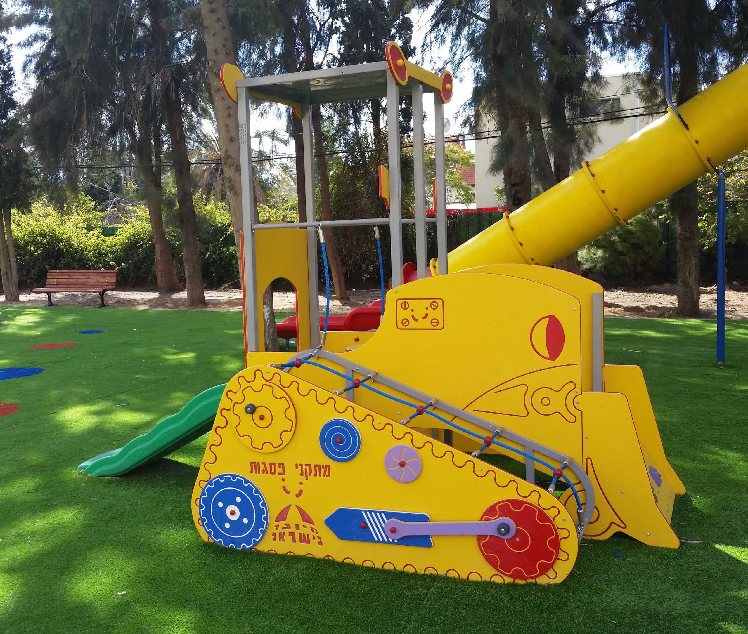 Psagot-Commercial-Playgrounds-Tractor-Build-Side-Right