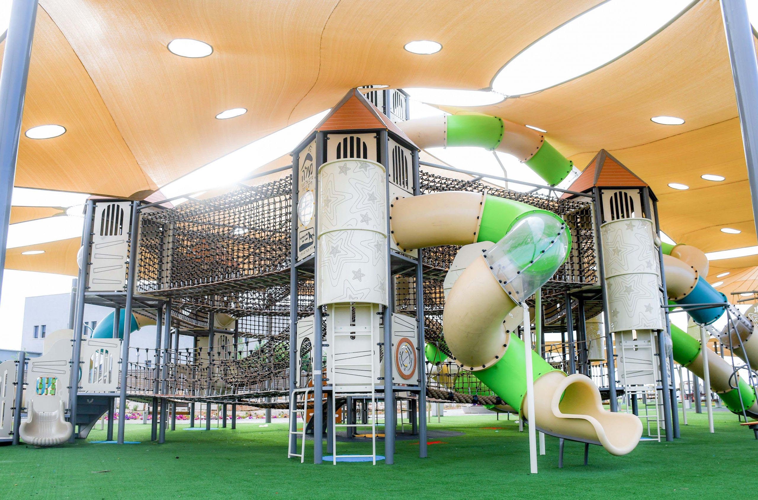 Psagot-Commercial-Playgrounds-Washington-C-Build-Side-Left