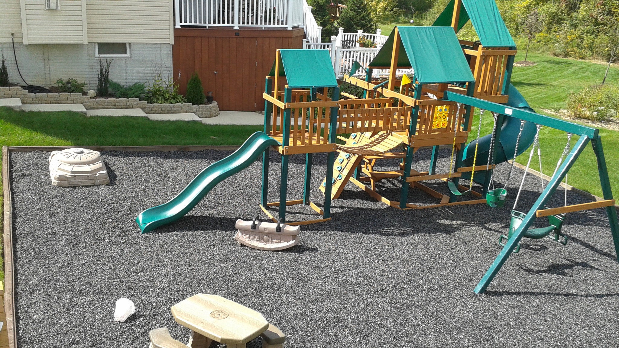 playsafer-rubber-mulch-black-playground